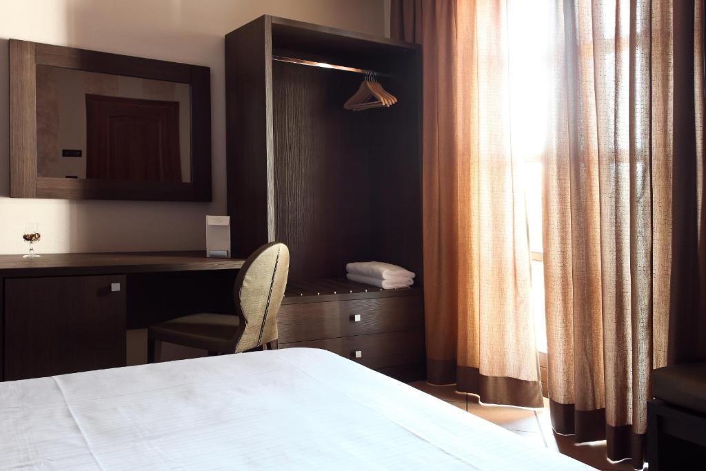Le Torri - Castiglione Falletto Zimmer foto